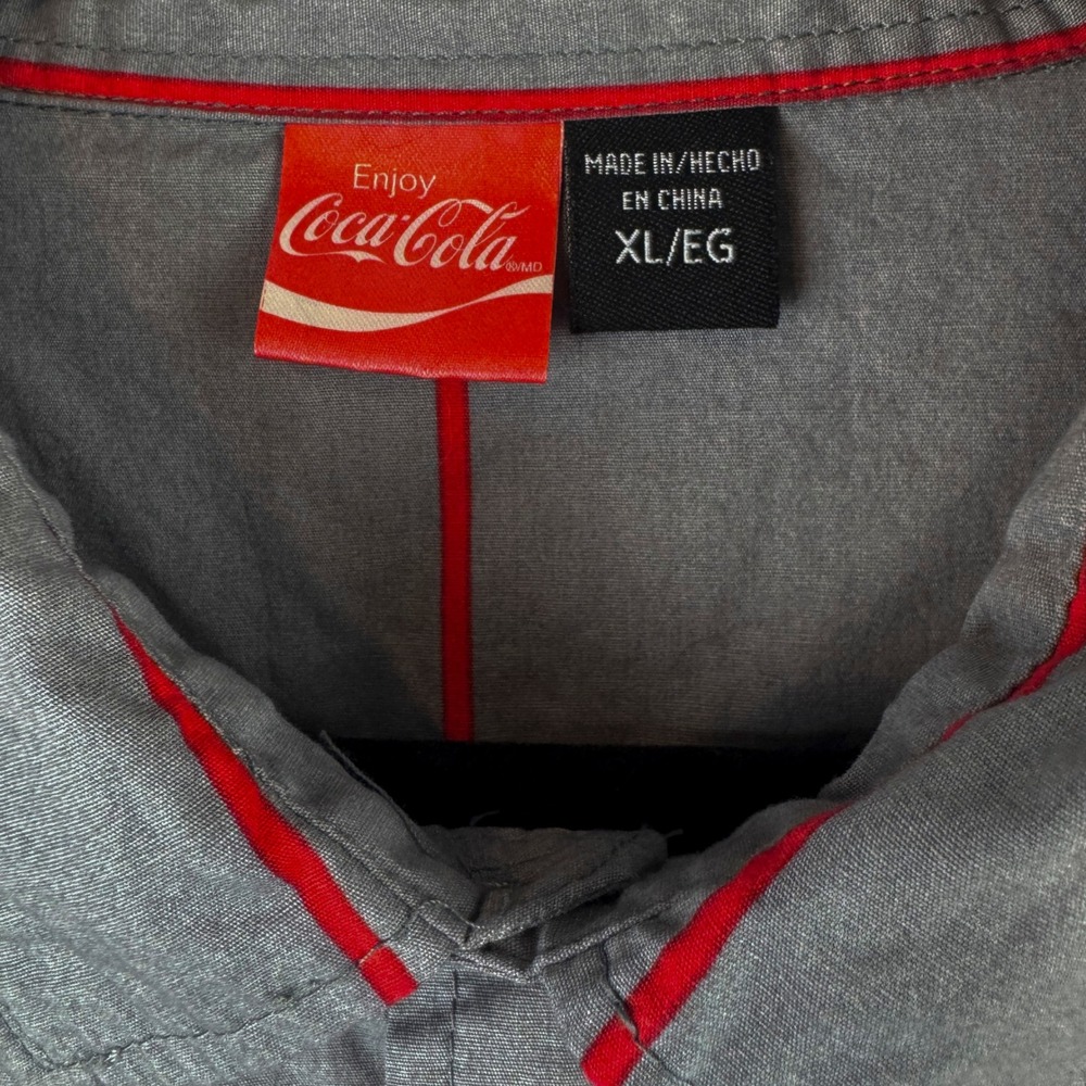 Coca-Cola Mens XL Grey Red Pinstripe Short Sleeve Button Down Work Shirt Patch - Picture 3 of 5